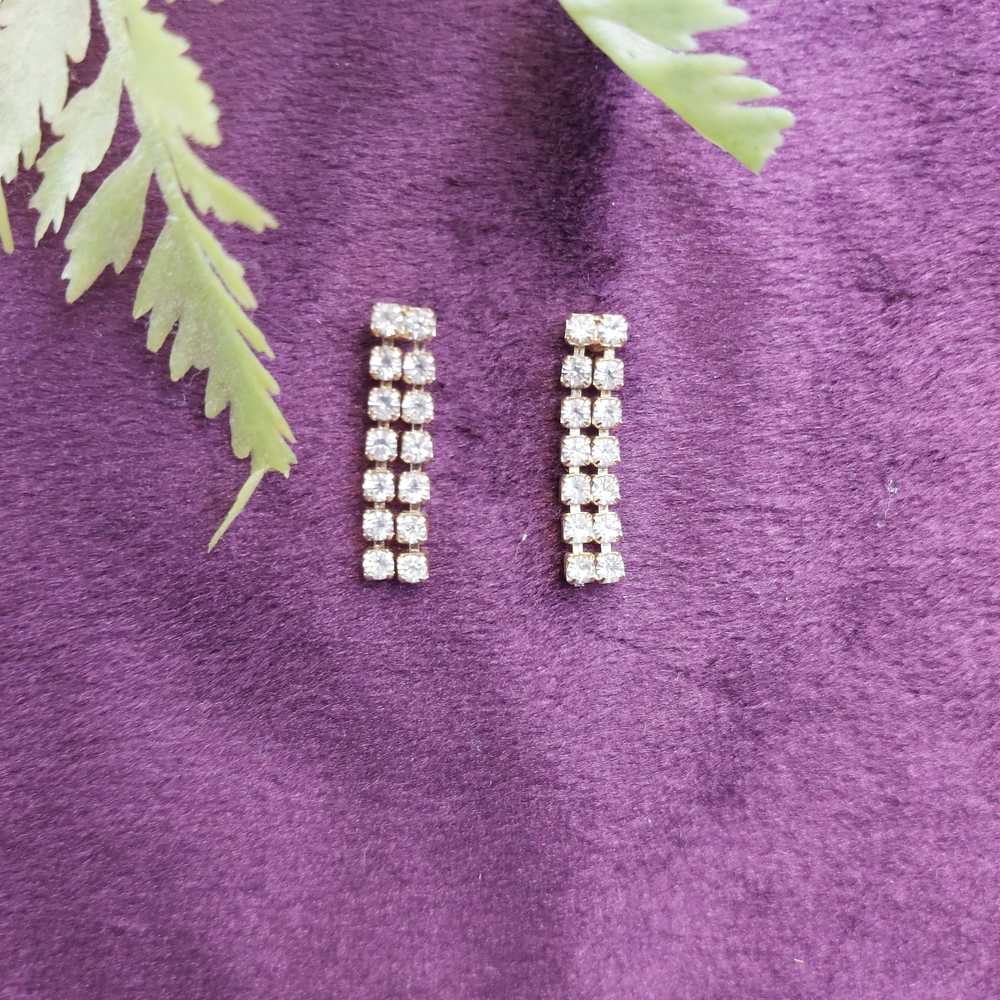 🕰 Sarah Coventry Gold Tone and Crystal Earrings